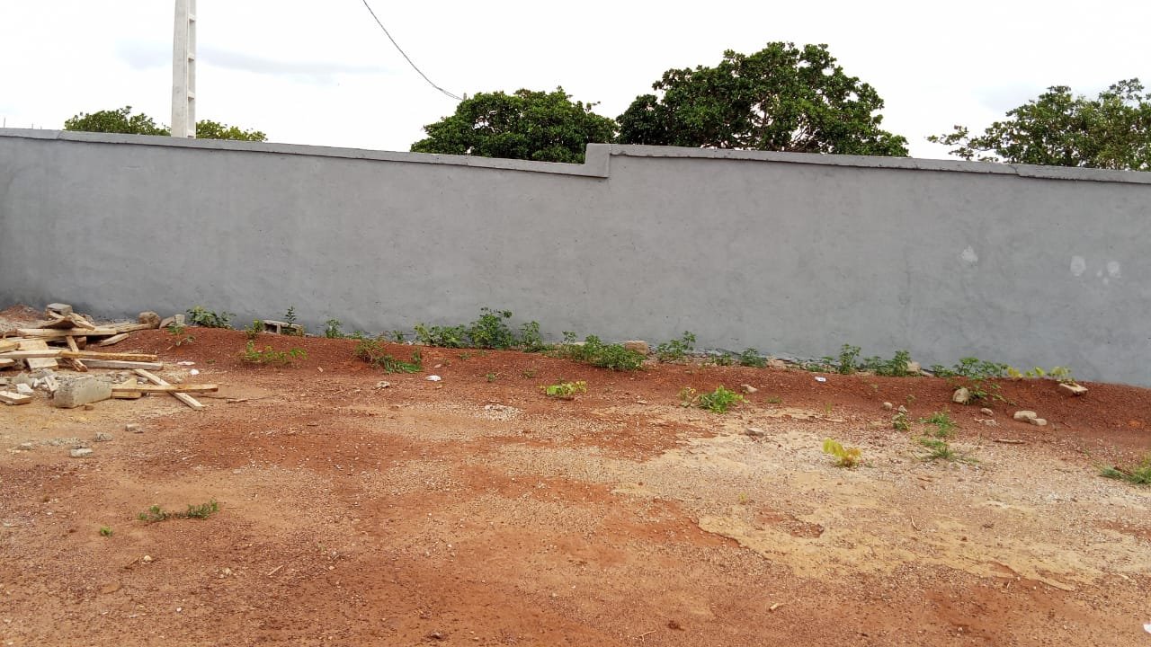 Construction de 1000 ml de clôture à Touba